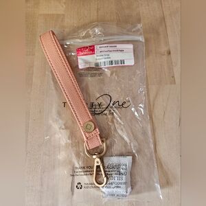 Coastal Peach Thirty‎ One Smooth Pebble Wristlet